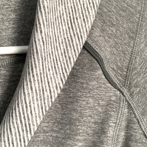 LULULEMON Gray Think Fast Pullover size 6 - Picture 7 of 11